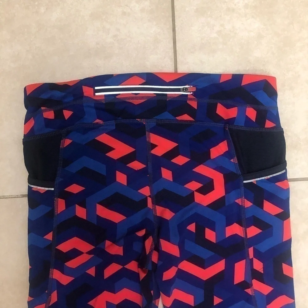 ATHLETA geometric pattern leggings, small